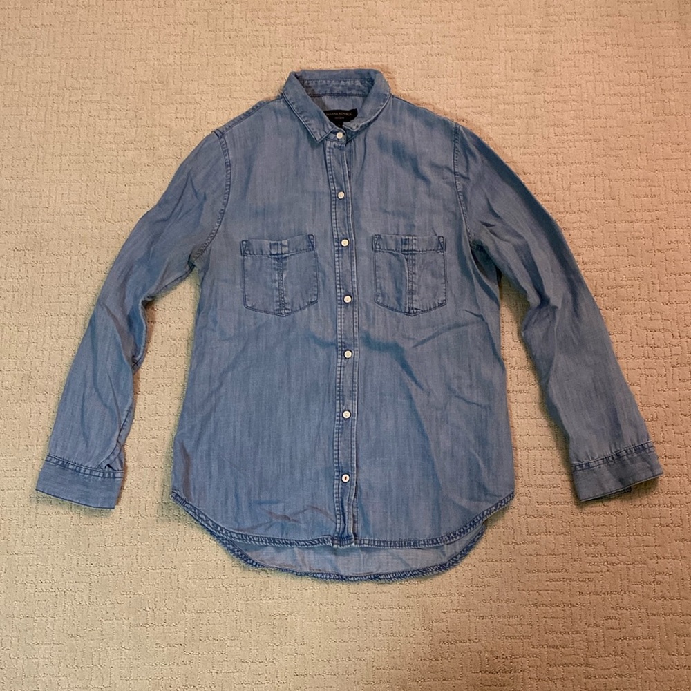 NWOT. Banana Republic denim long sleeve button down. Soft wash. Size small.